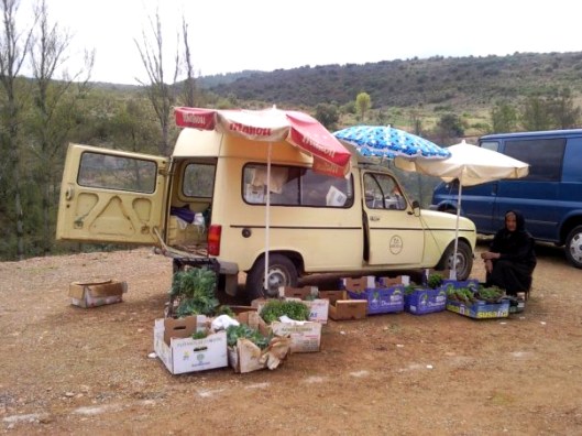 señora en mercadillo ambulante